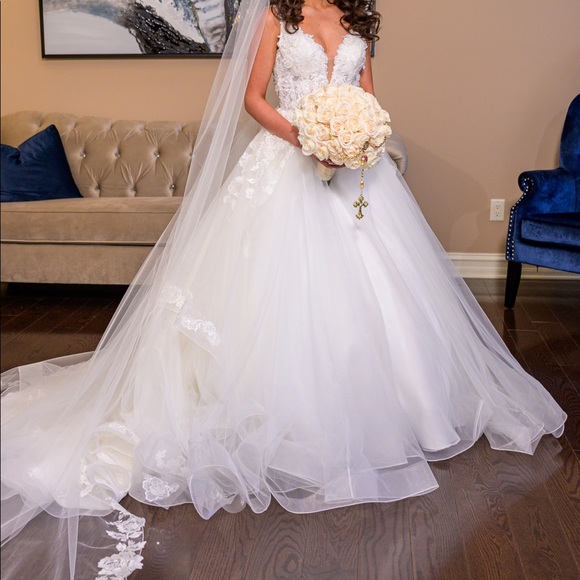 Deep Sweetheart Tulle Wedding Gown w/ Lace Bodice - Picture 4 of 6